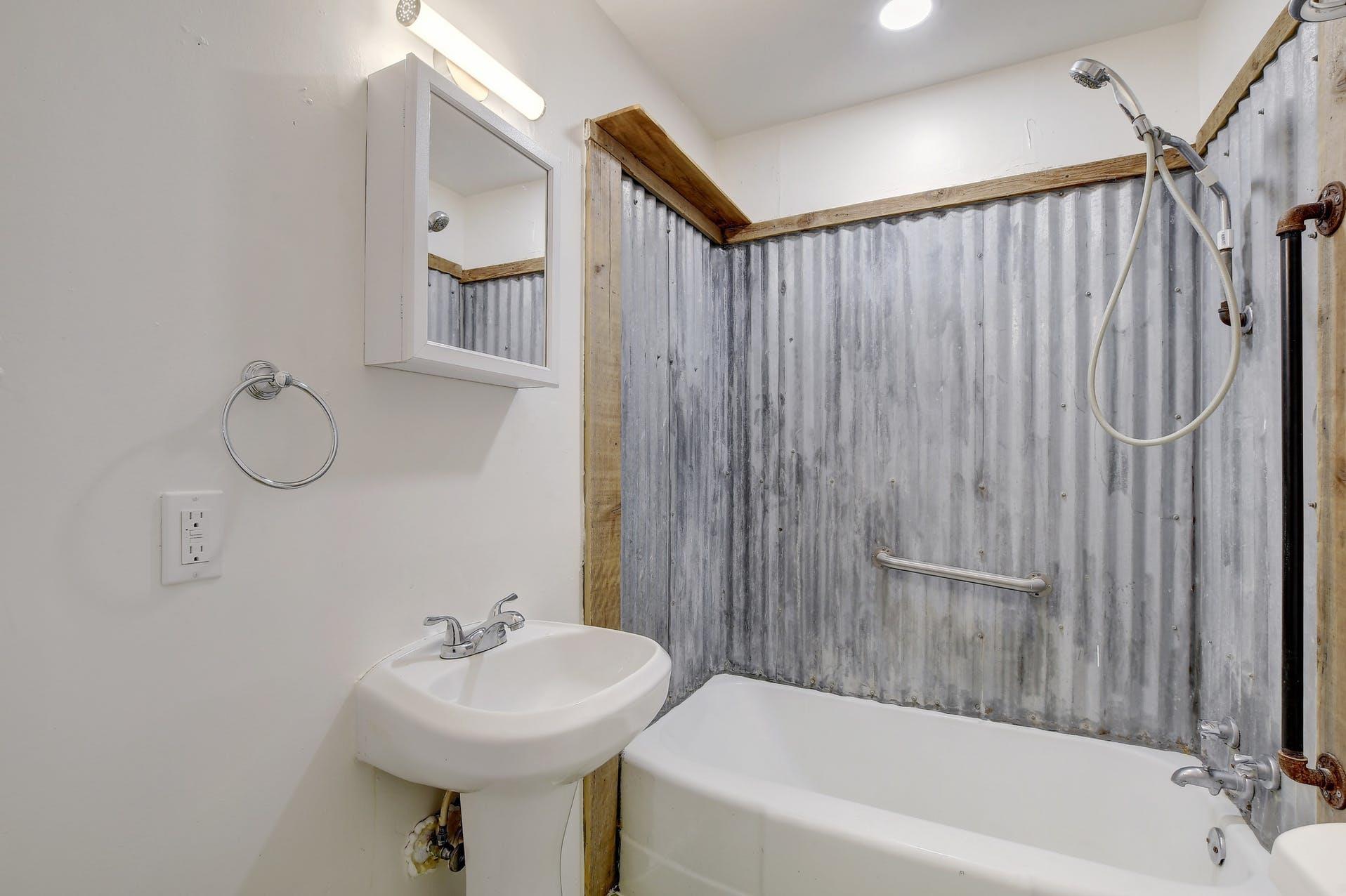 302 Olive St # A, Smithville, TX 78957