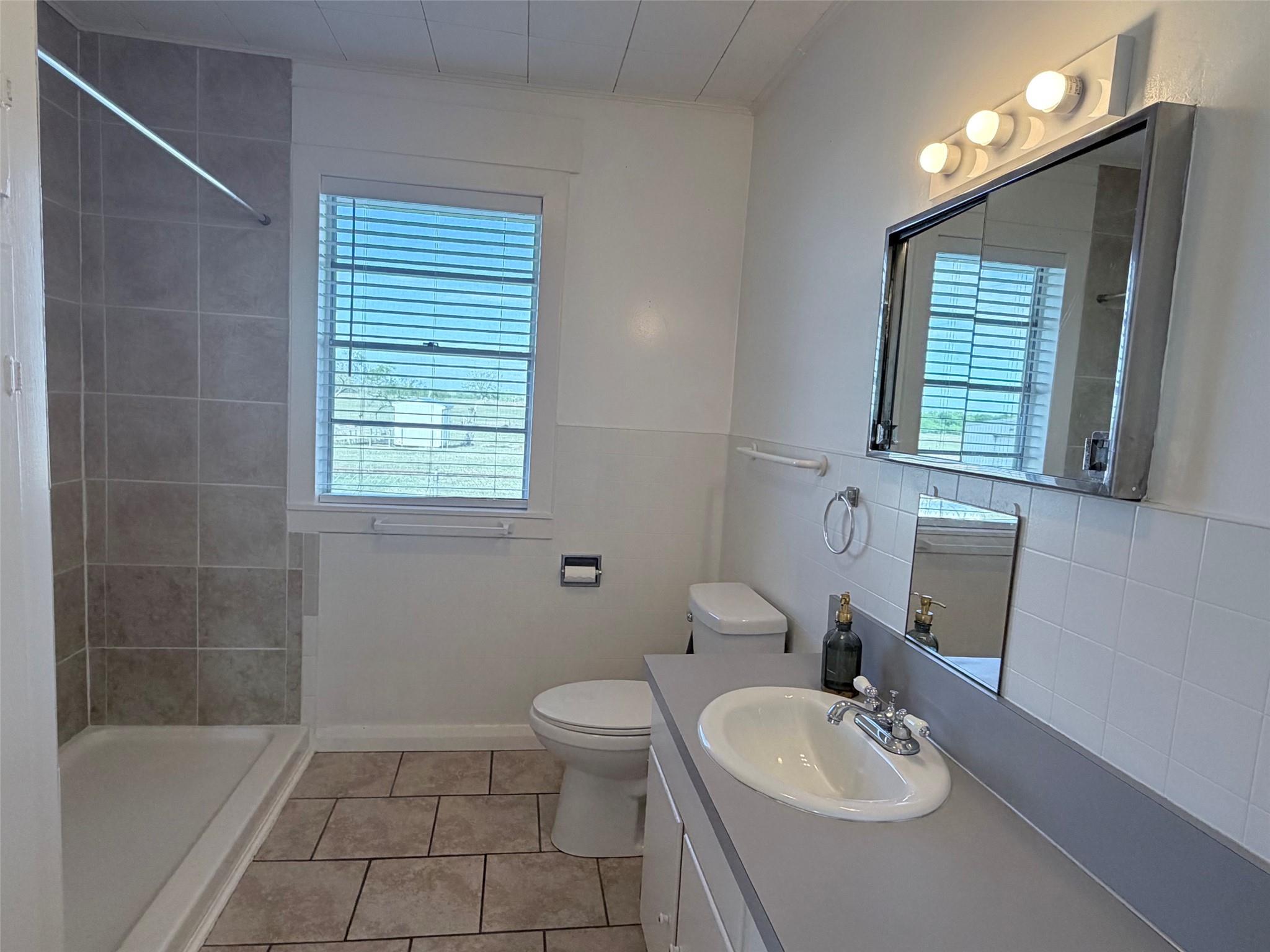 500 Greasy Bnd, Smithville, TX 78957