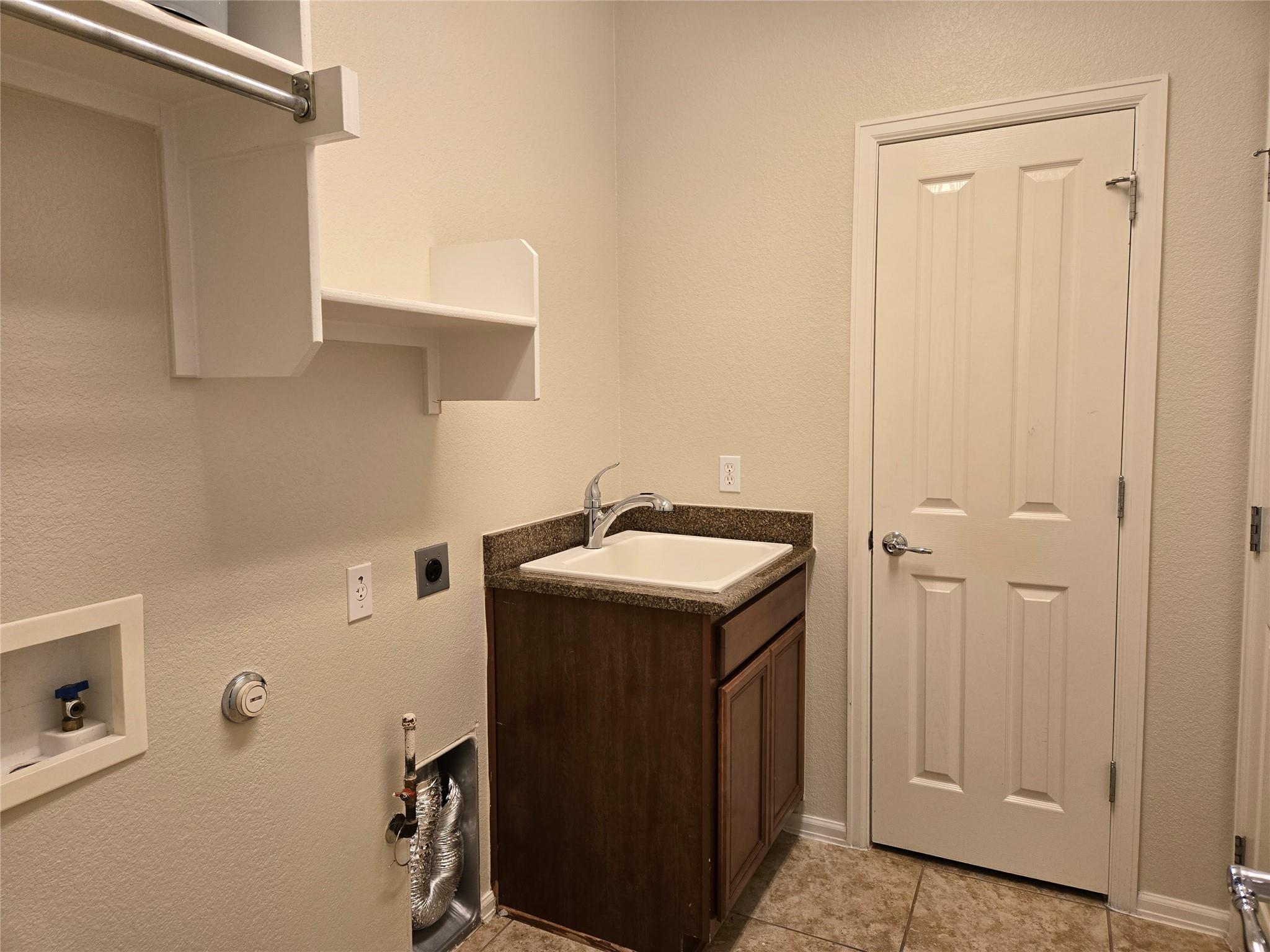 143 Wild Turkey Cv, Austin, TX 78737