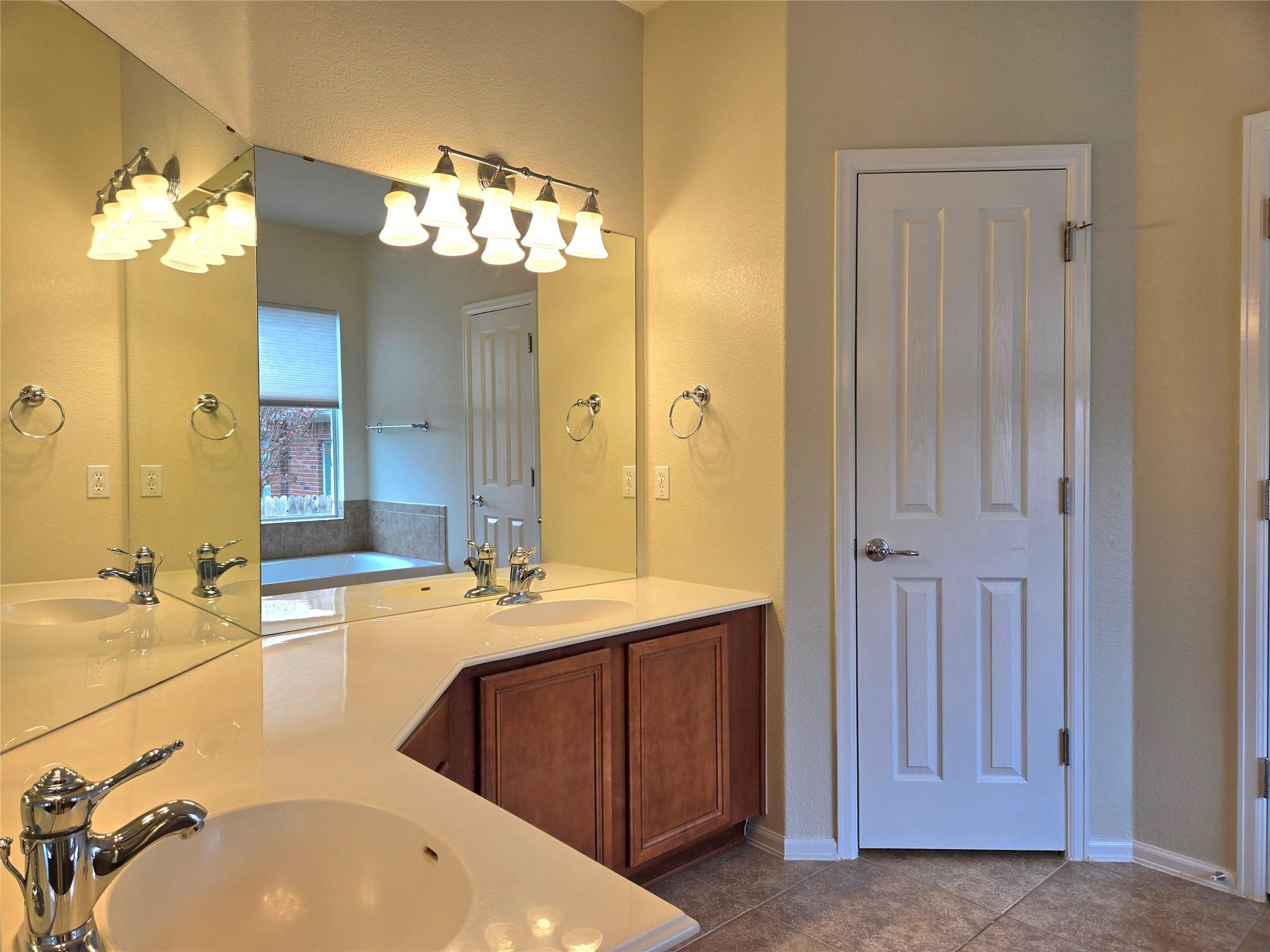 143 Wild Turkey Cv, Austin, TX 78737