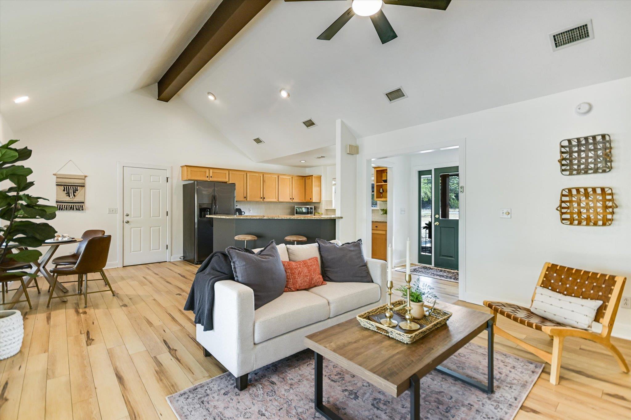 302 Valley Dr, Wimberley, TX 78676