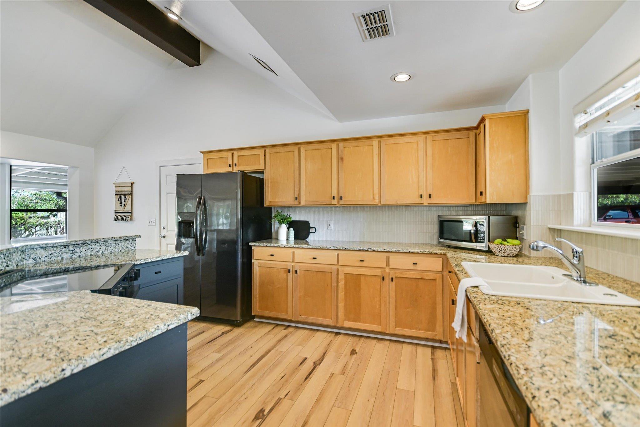 302 Valley Dr, Wimberley, TX 78676