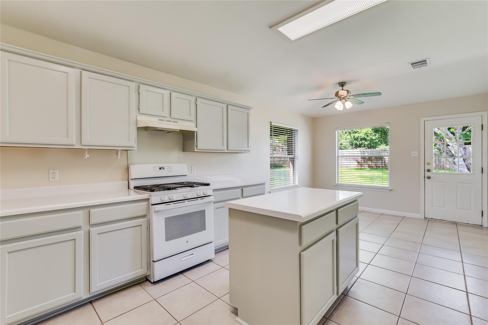 2204 Joshua Cv, Round Rock, TX 78665