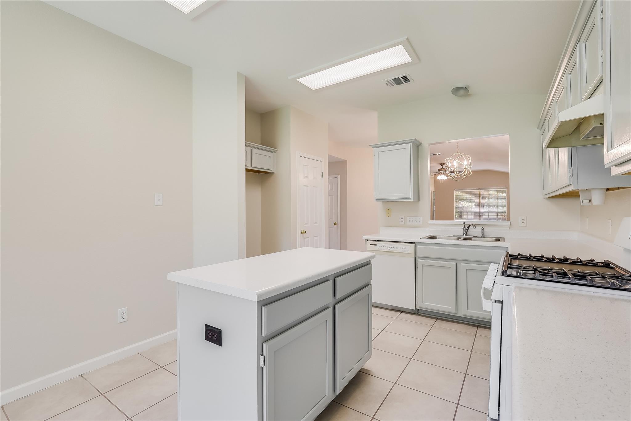 2204 Joshua Cv, Round Rock, TX 78665