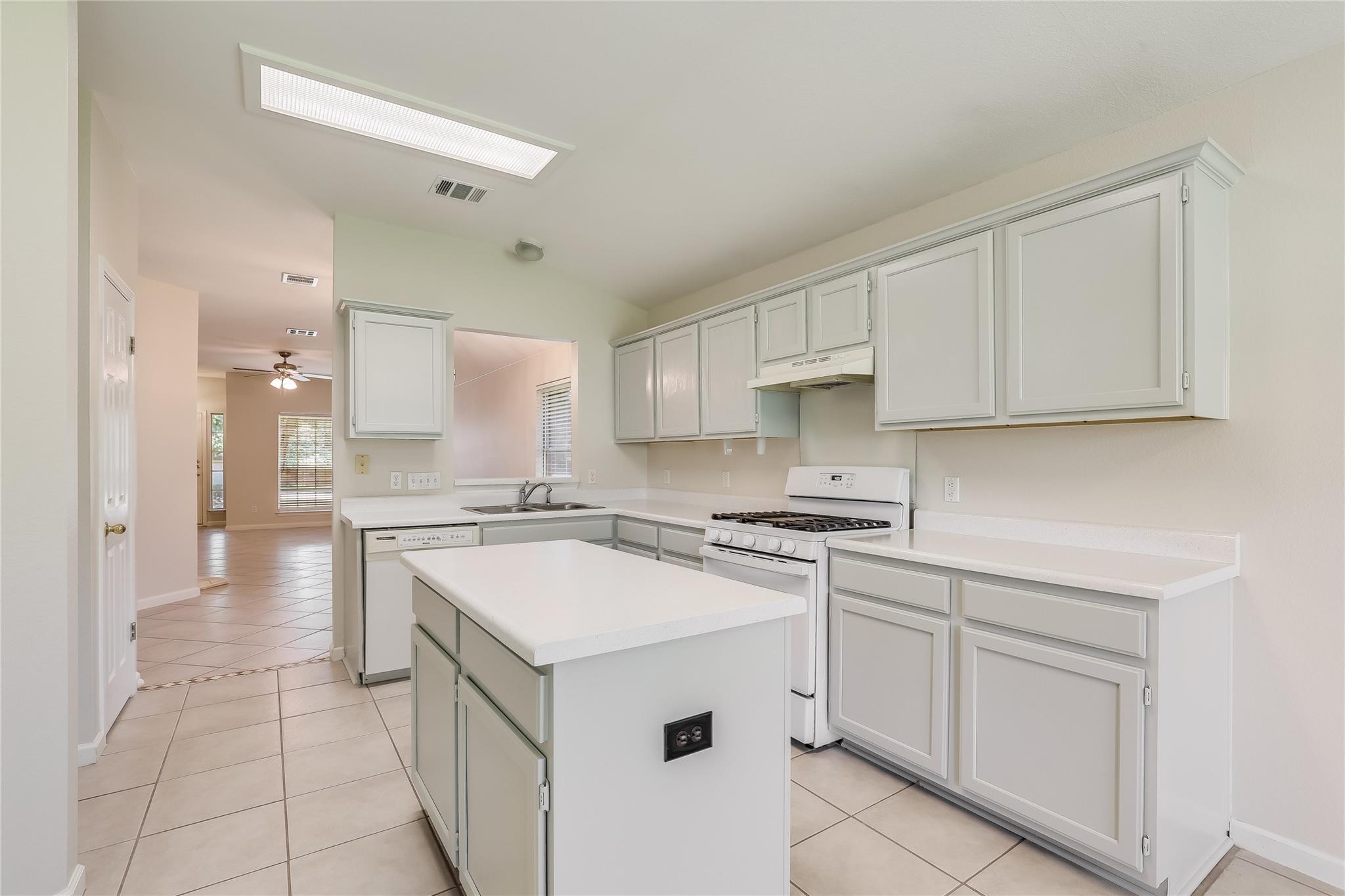 2204 Joshua Cv, Round Rock, TX 78665