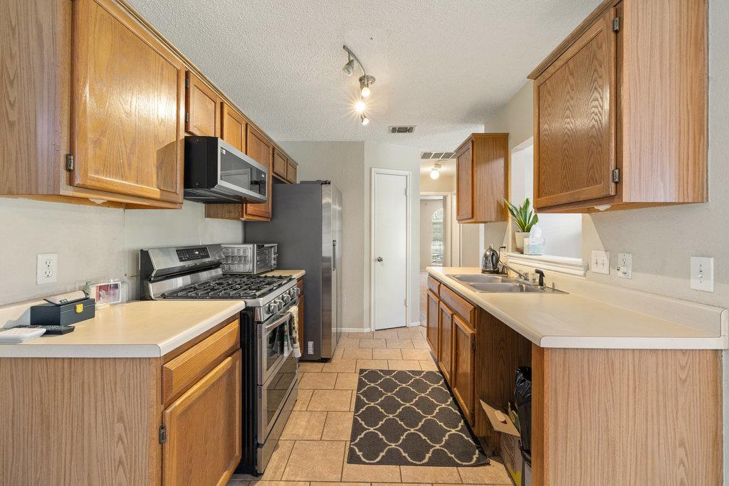 1700 Taron Dr, Round Rock, TX 78681