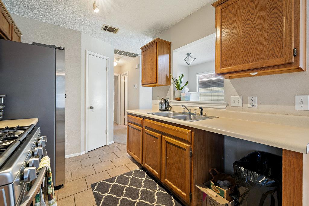 1700 Taron Dr, Round Rock, TX 78681