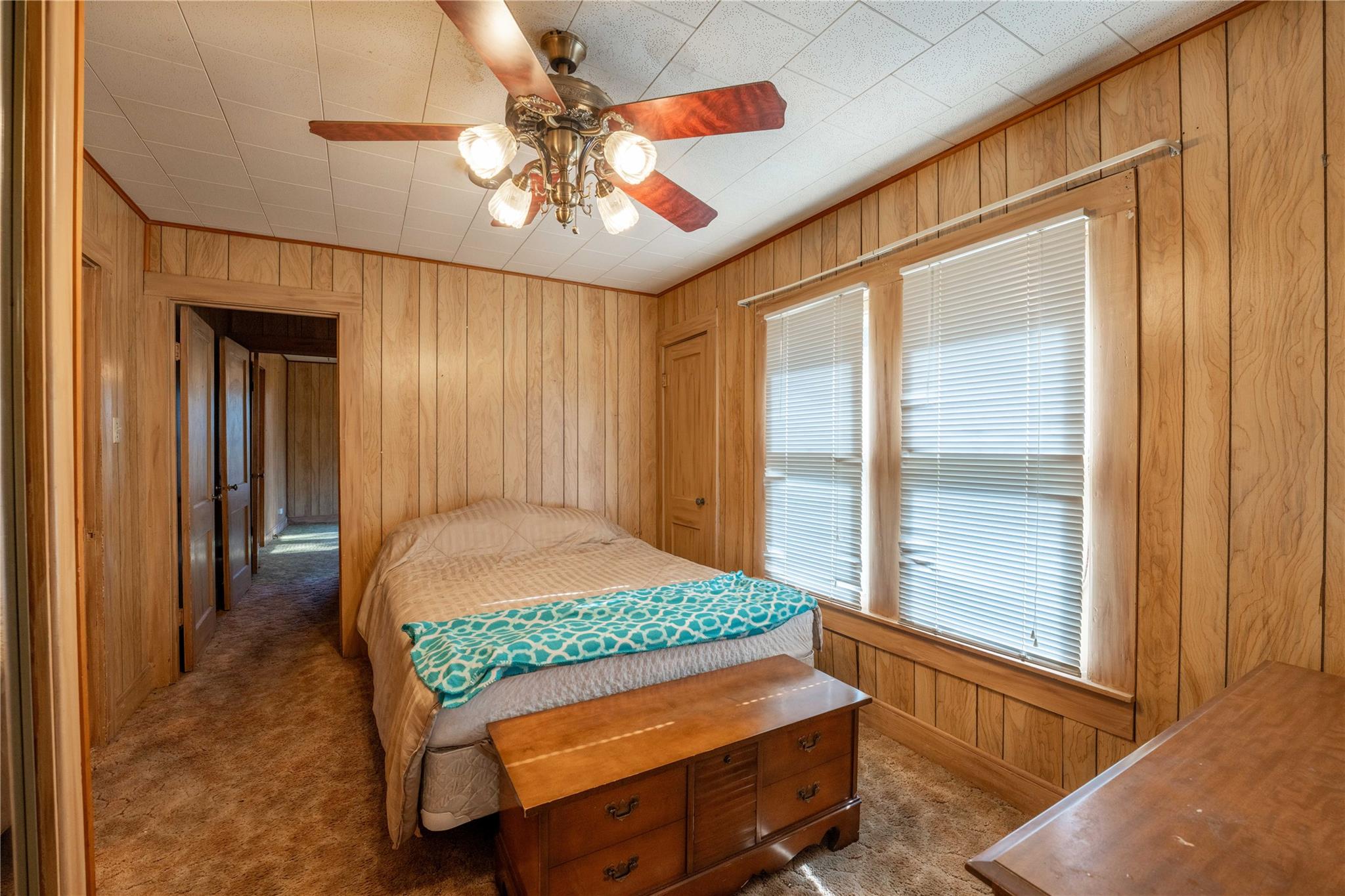 146 S Reynolds St, La Grange, TX 78945