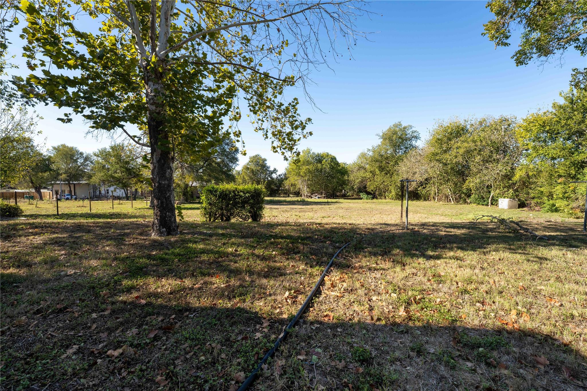 146 S Reynolds St, La Grange, TX 78945