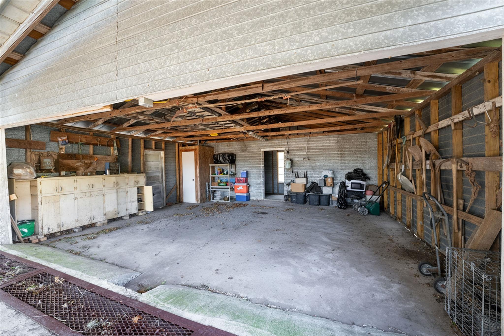 146 S Reynolds St, La Grange, TX 78945