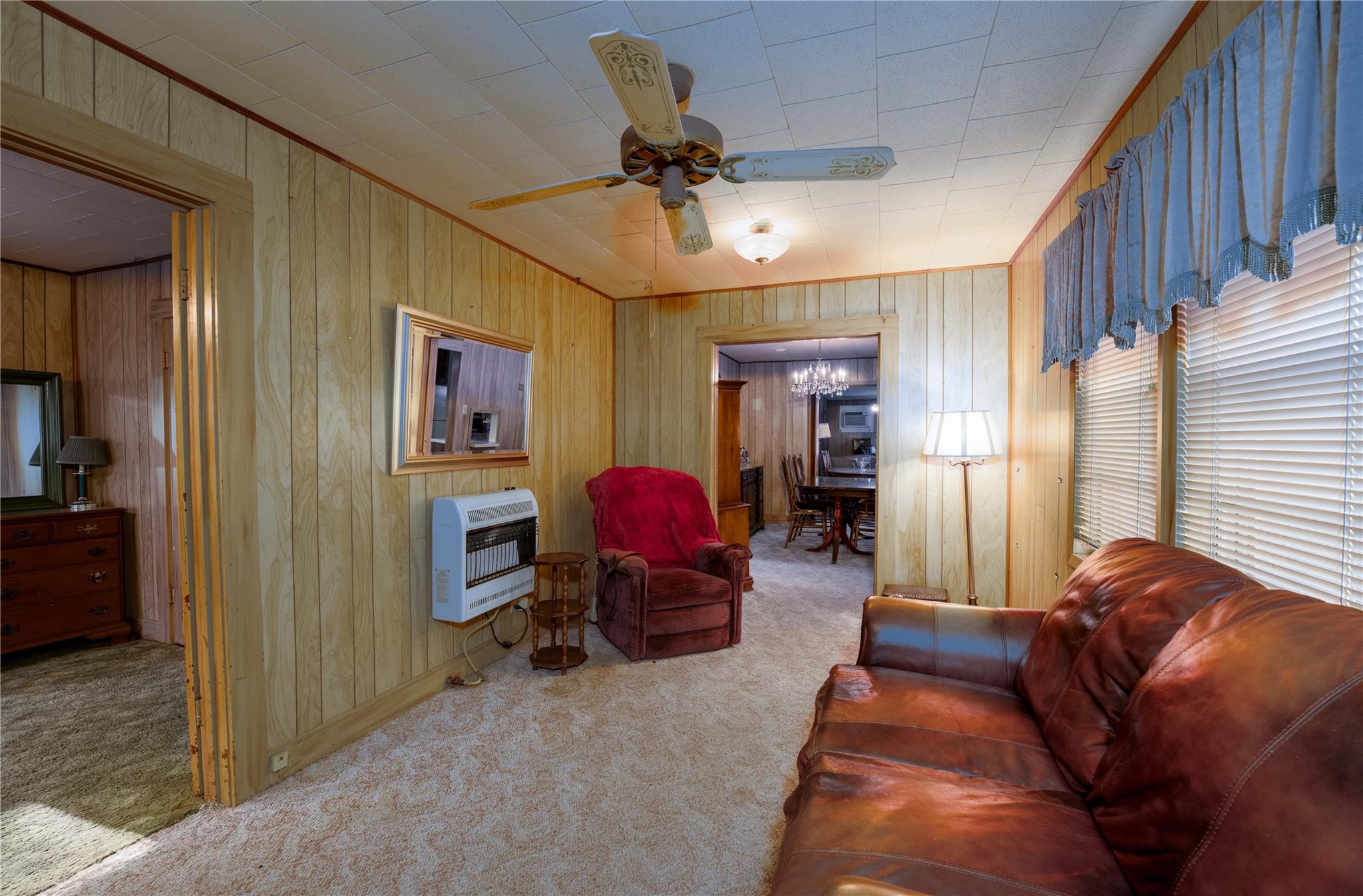 146 S Reynolds St, La Grange, TX 78945