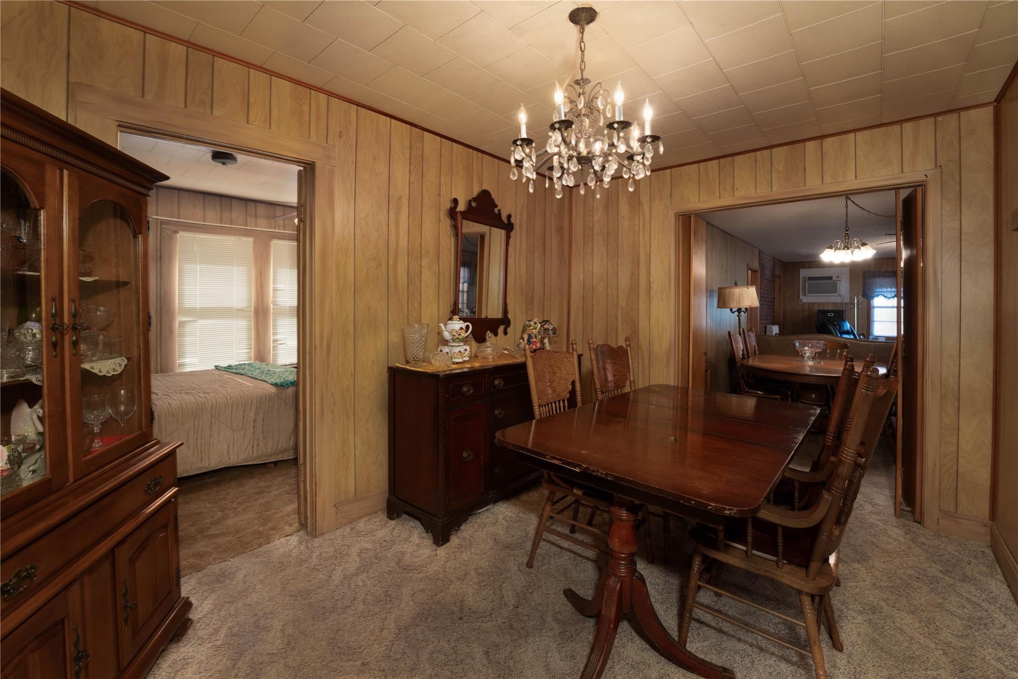 146 S Reynolds St, La Grange, TX 78945