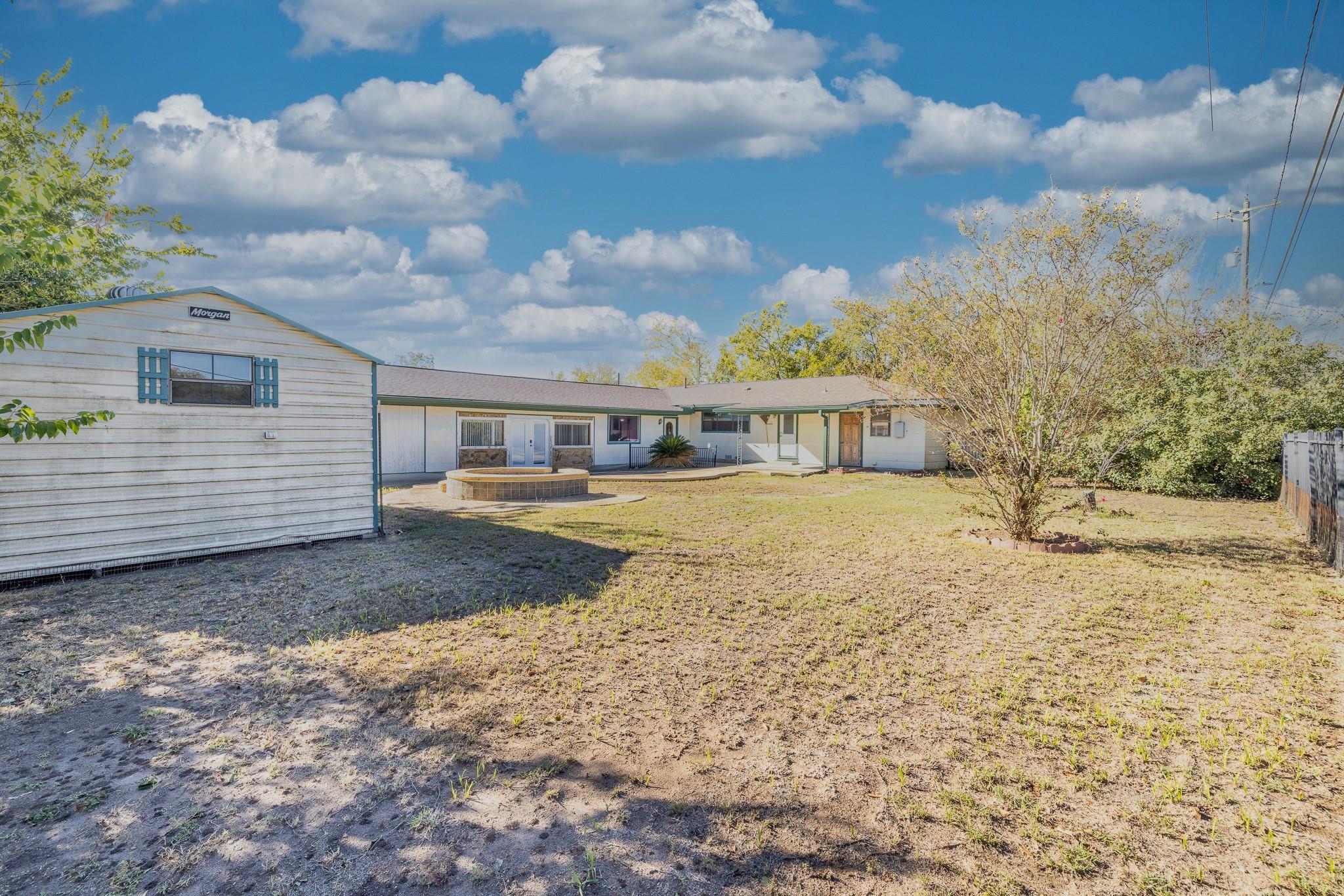 1724 Hickston St, Gonzales, TX 78629