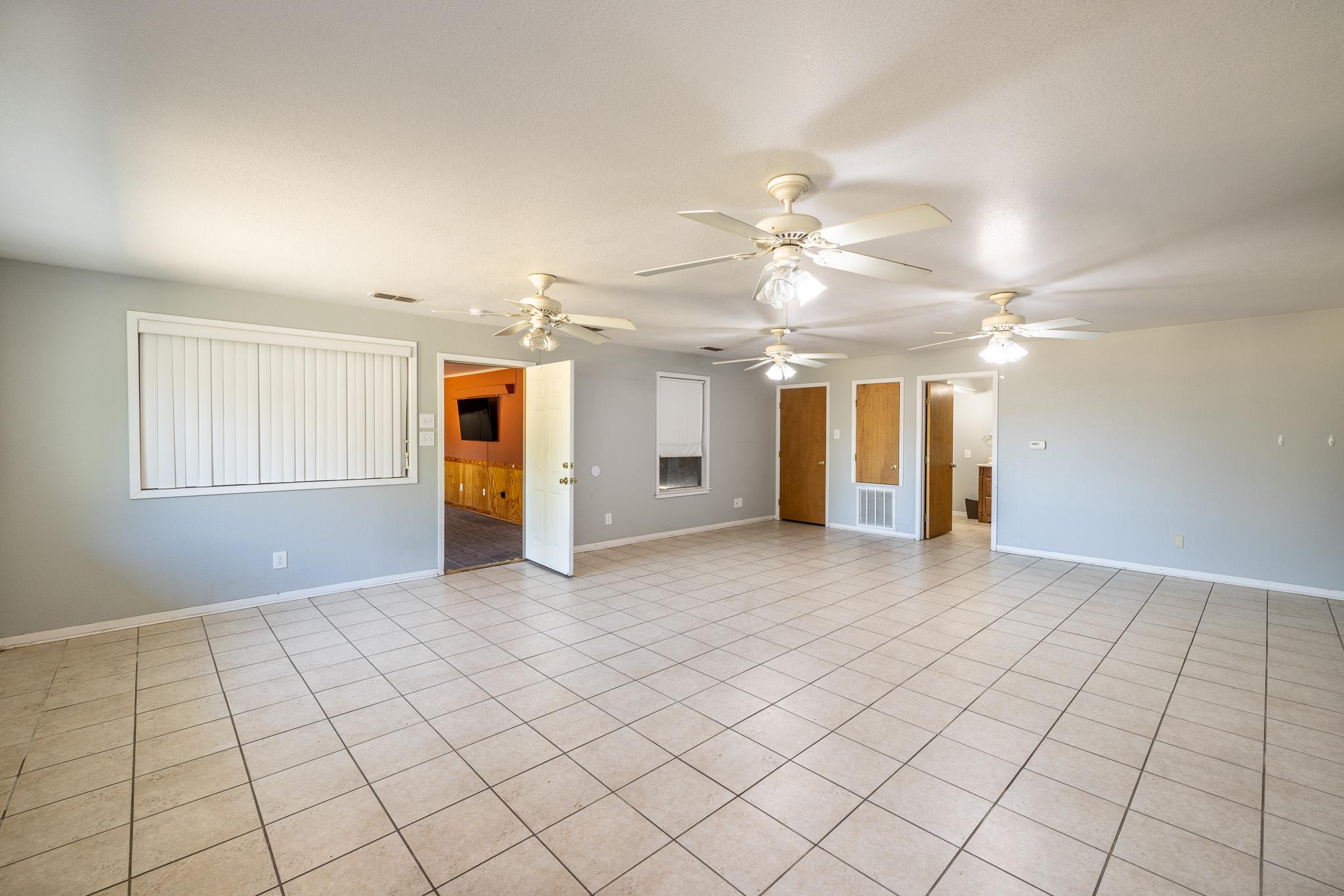 1724 Hickston St, Gonzales, TX 78629