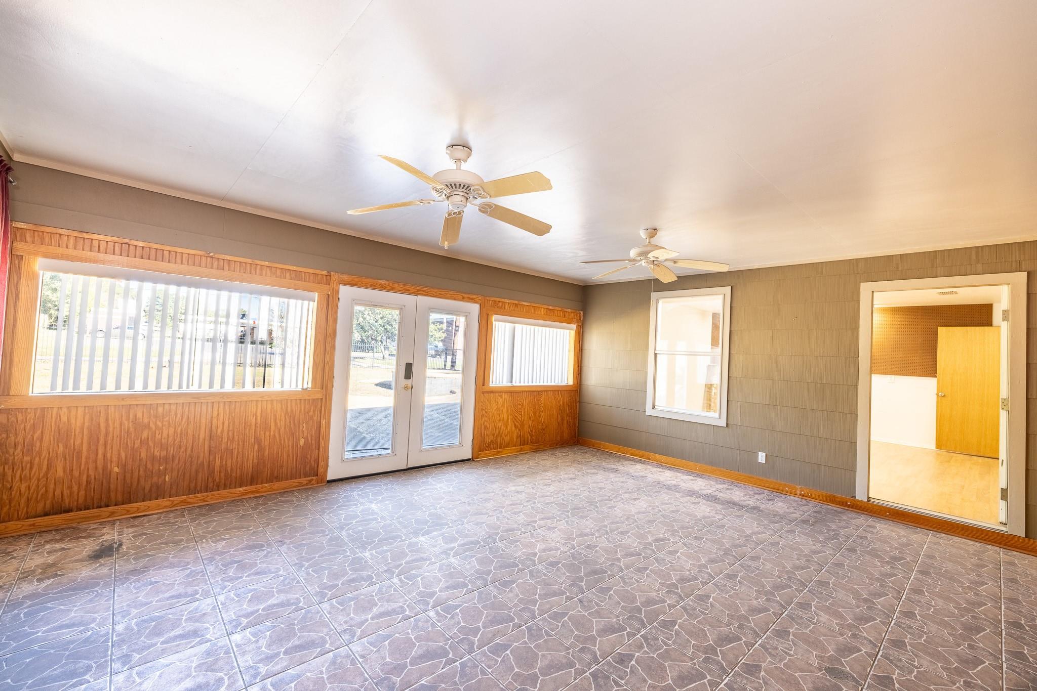 1724 Hickston St, Gonzales, TX 78629