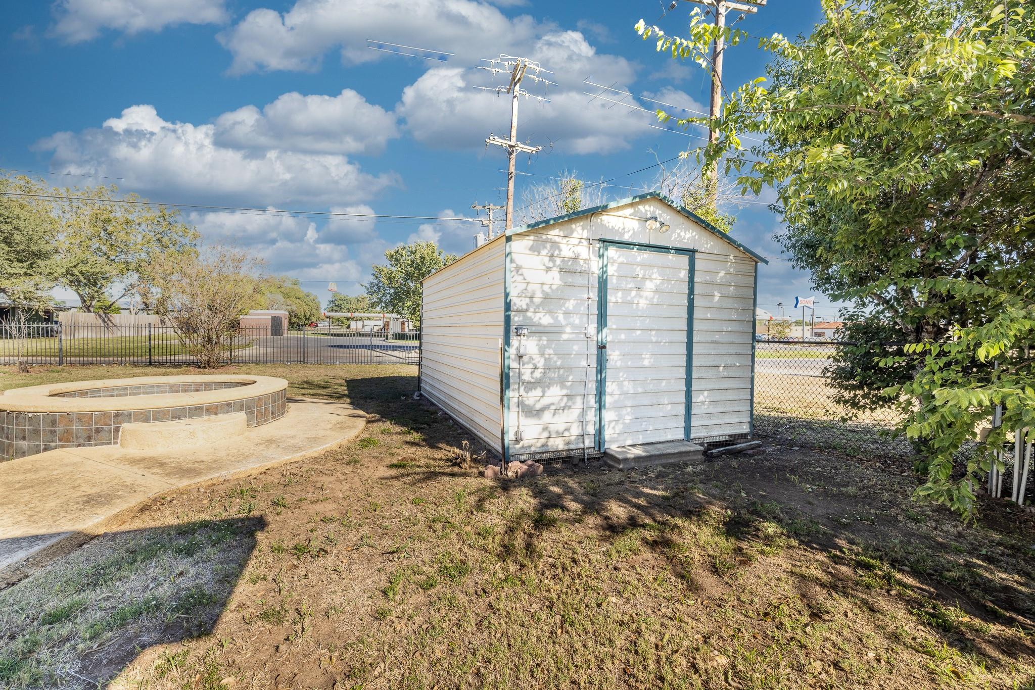 1724 Hickston St, Gonzales, TX 78629