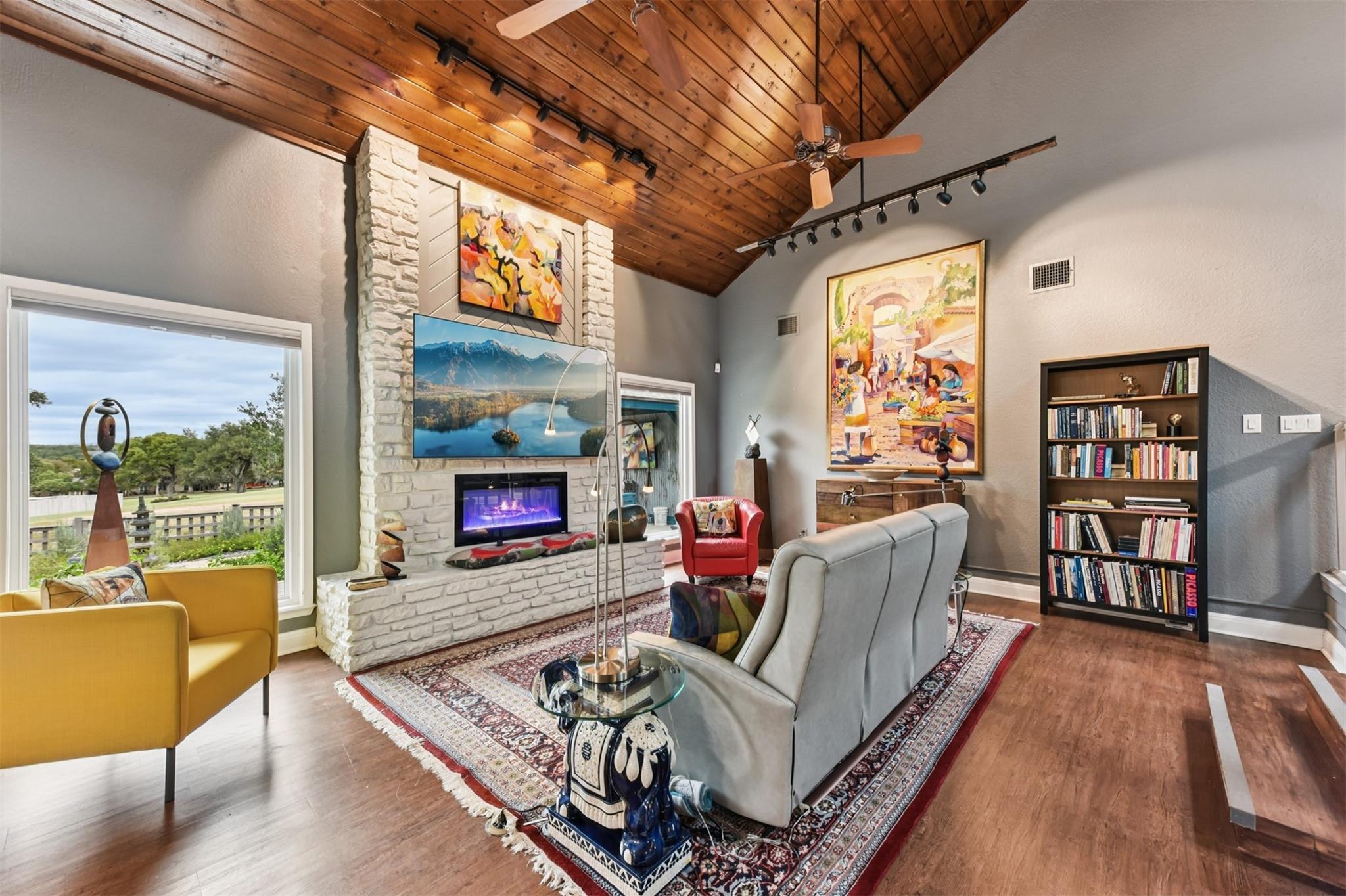 66 Woodcreek Dr, Wimberley, TX 78676