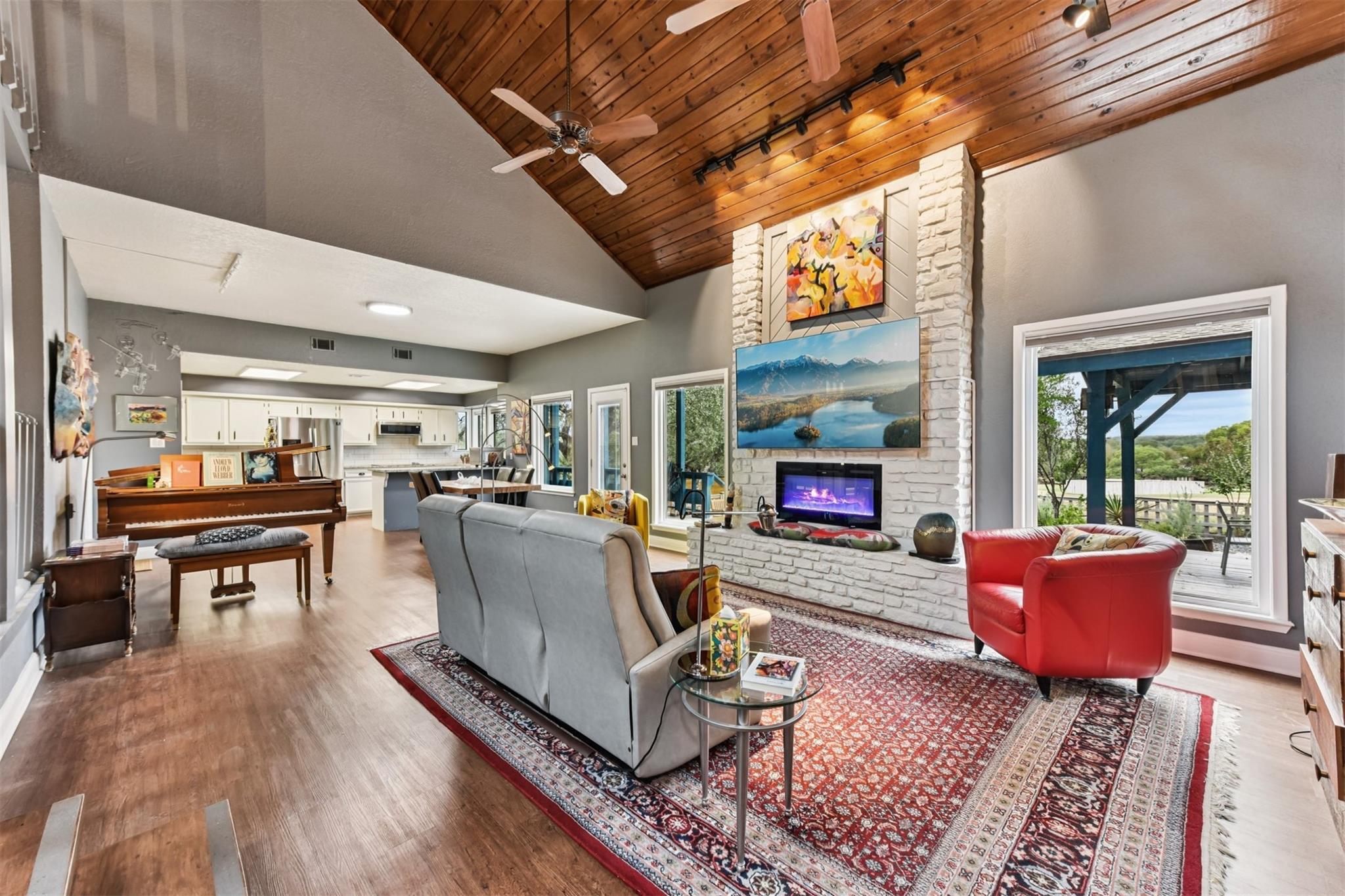 66 Woodcreek Dr, Wimberley, TX 78676