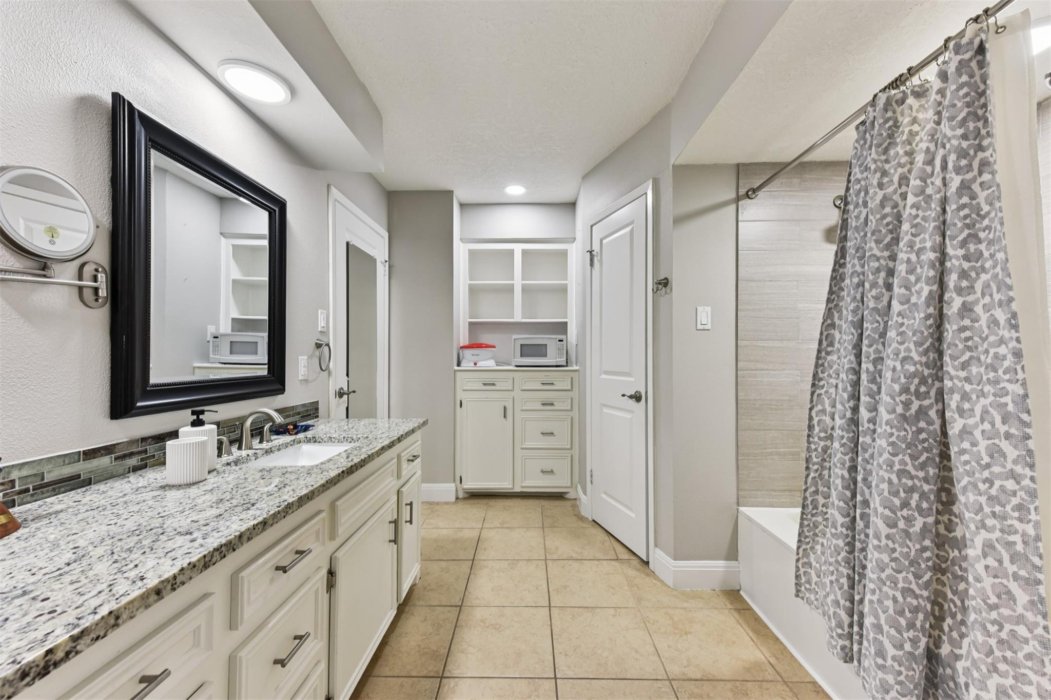 66 Woodcreek Dr, Wimberley, TX 78676