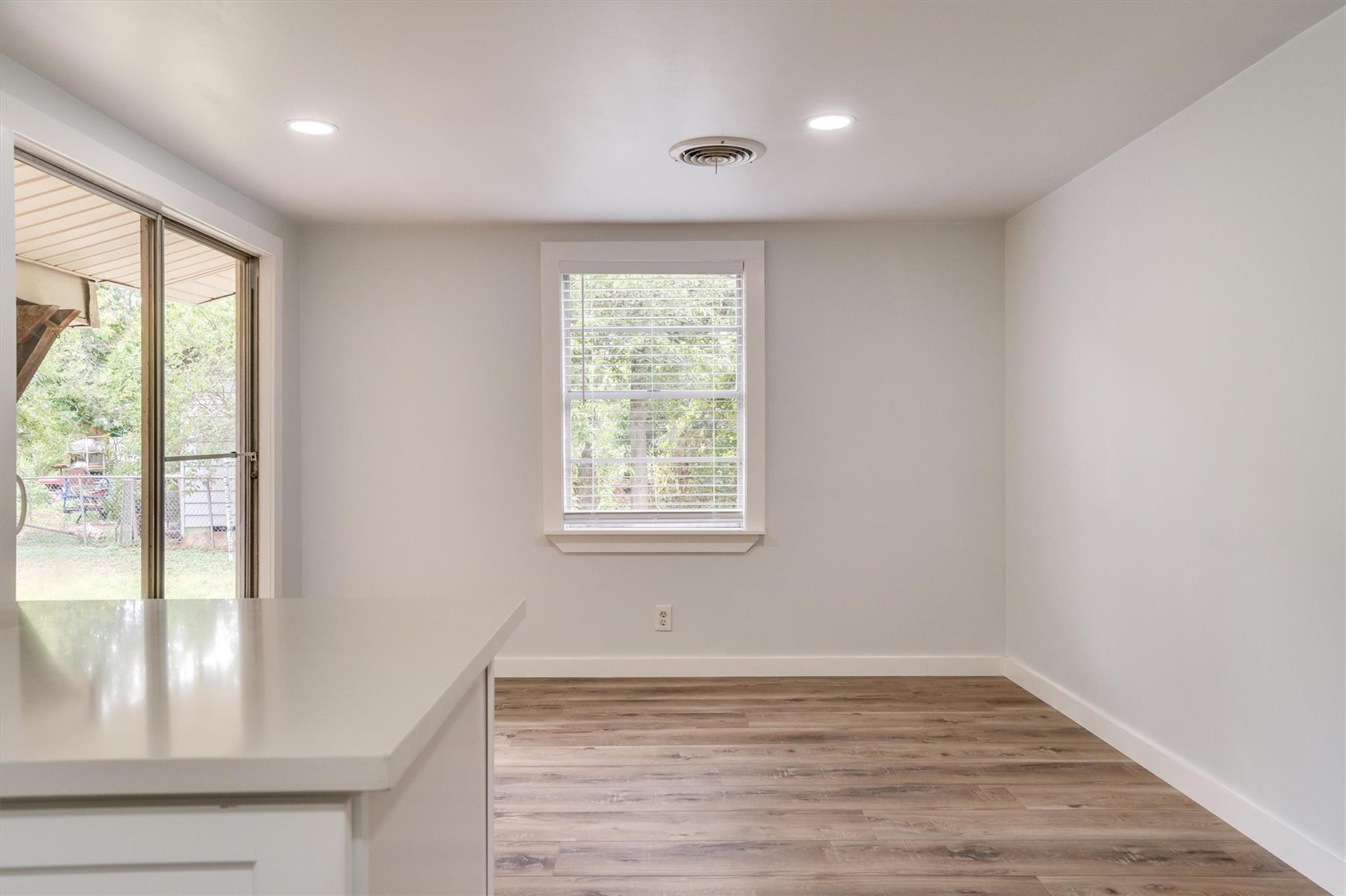 1405 E Main St, Round Rock, TX 78664