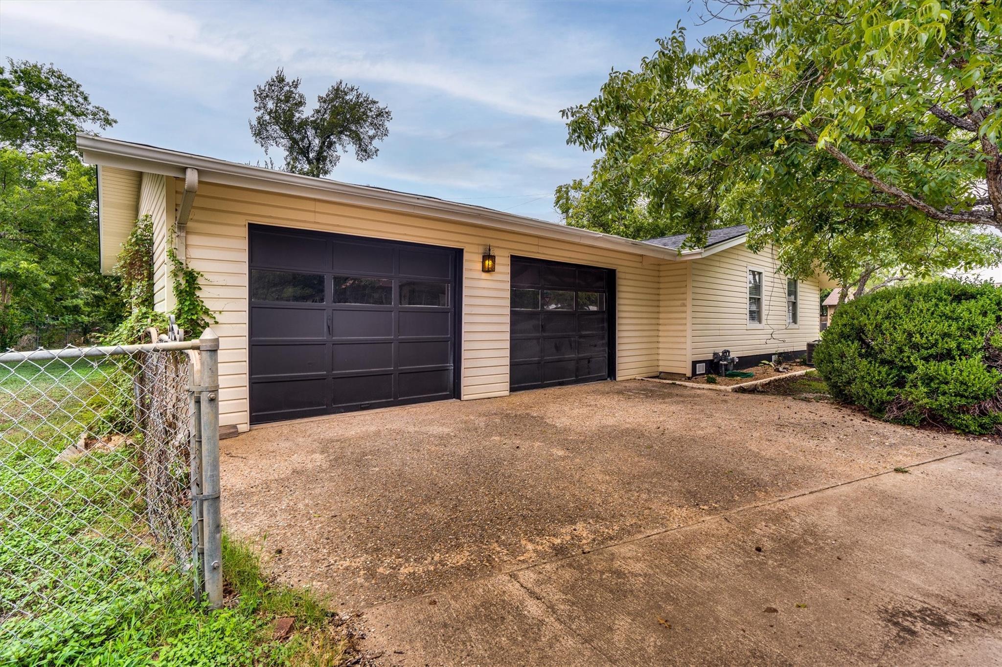 1405 E Main St, Round Rock, TX 78664