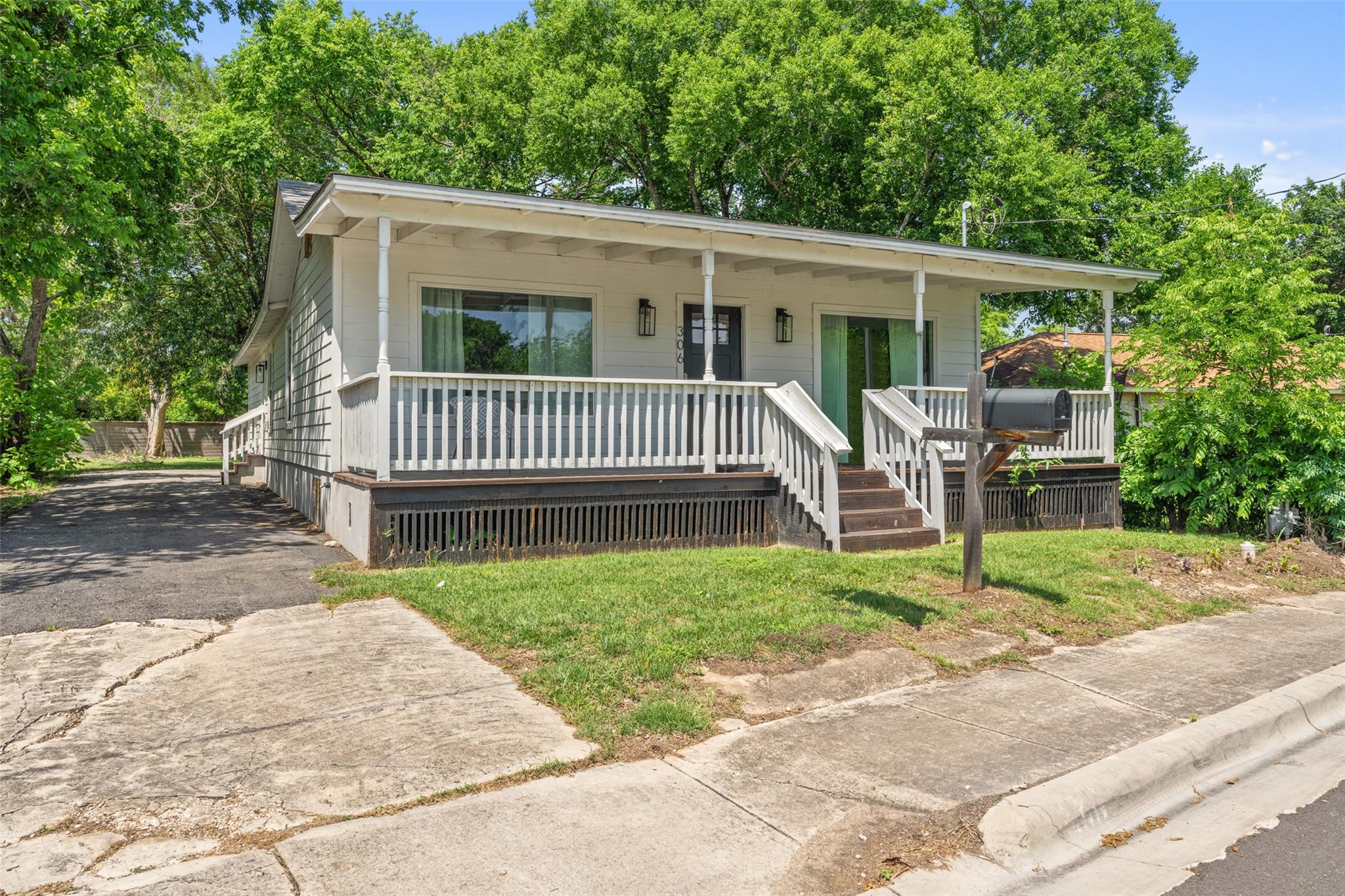 306 Juarez St, San Marcos, TX 78666