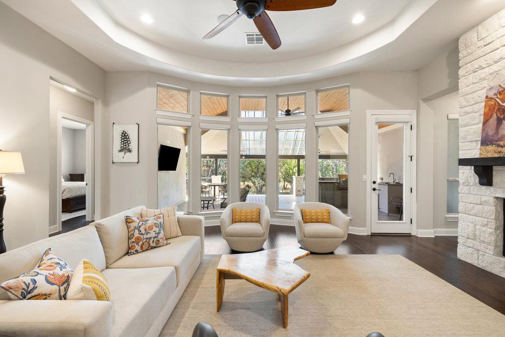 916 Morning Moon Cir, Austin, TX 78732