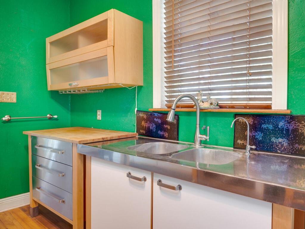 316 S Avenue C # B, Elgin, TX 78621