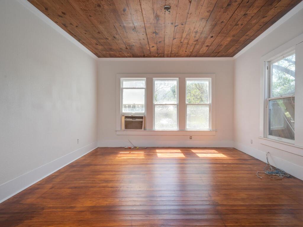 316 S Avenue C # B, Elgin, TX 78621