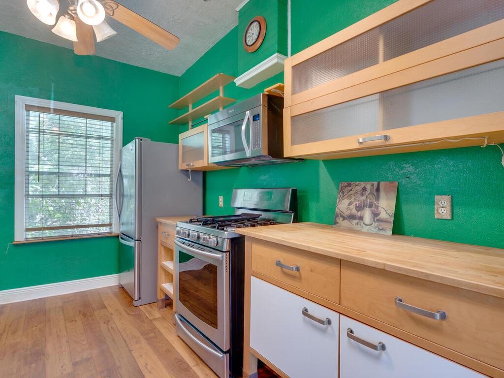 316 S Avenue C # B, Elgin, TX 78621