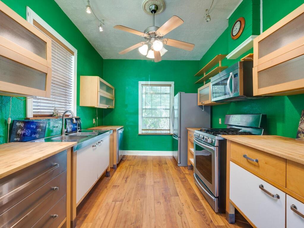 316 S Avenue C # B, Elgin, TX 78621