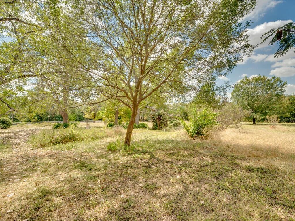 316 S Avenue C # B, Elgin, TX 78621