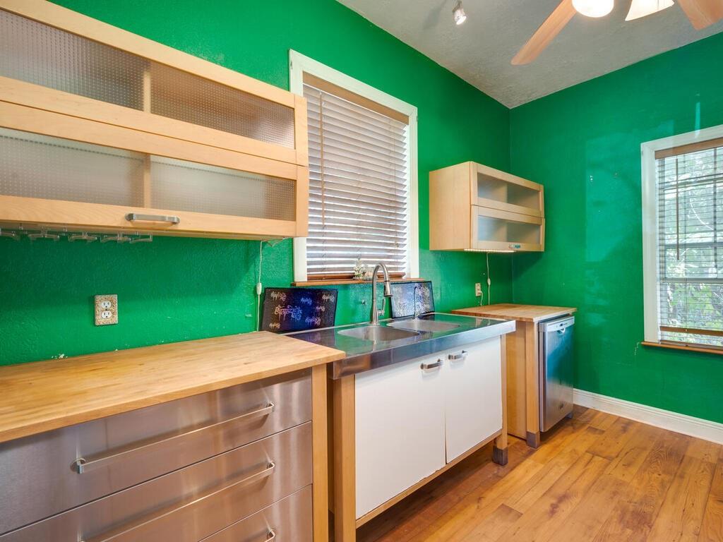 316 S Avenue C # B, Elgin, TX 78621