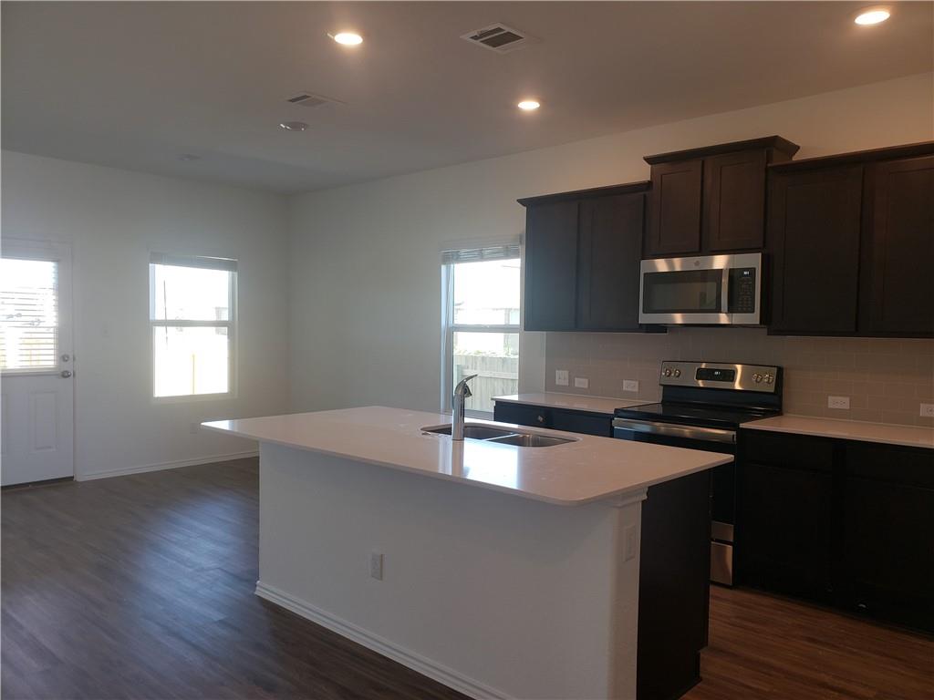 111 Bear Oak St, Hutto, TX 78634