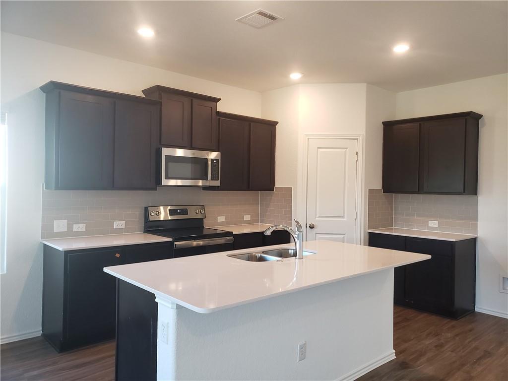 111 Bear Oak St, Hutto, TX 78634