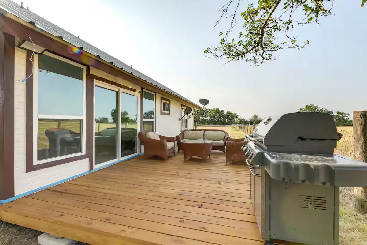 1616 County Road 463, Coupland, TX 78615