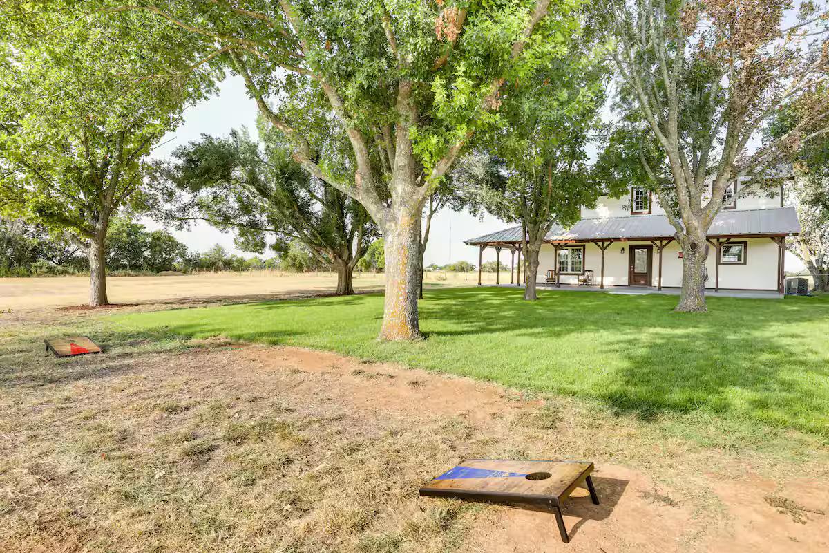 1616 County Road 463, Coupland, TX 78615