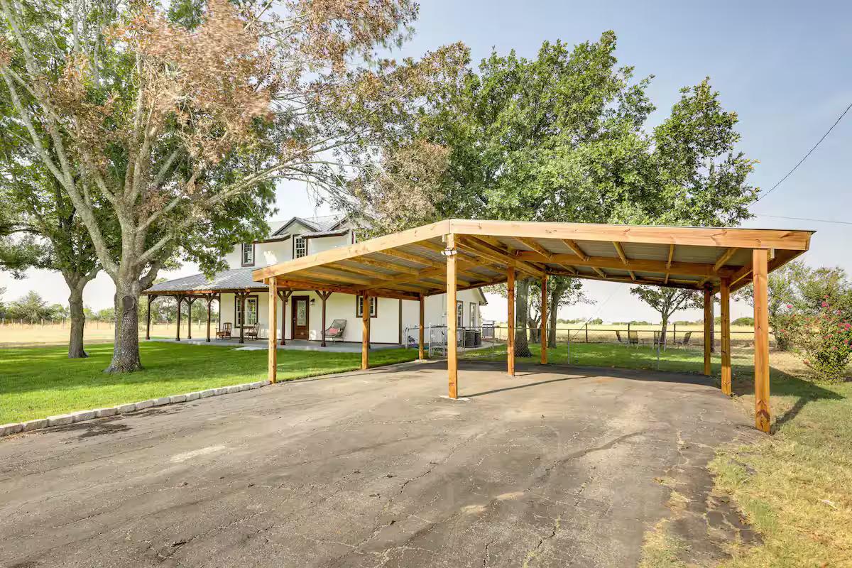 1616 County Road 463, Coupland, TX 78615