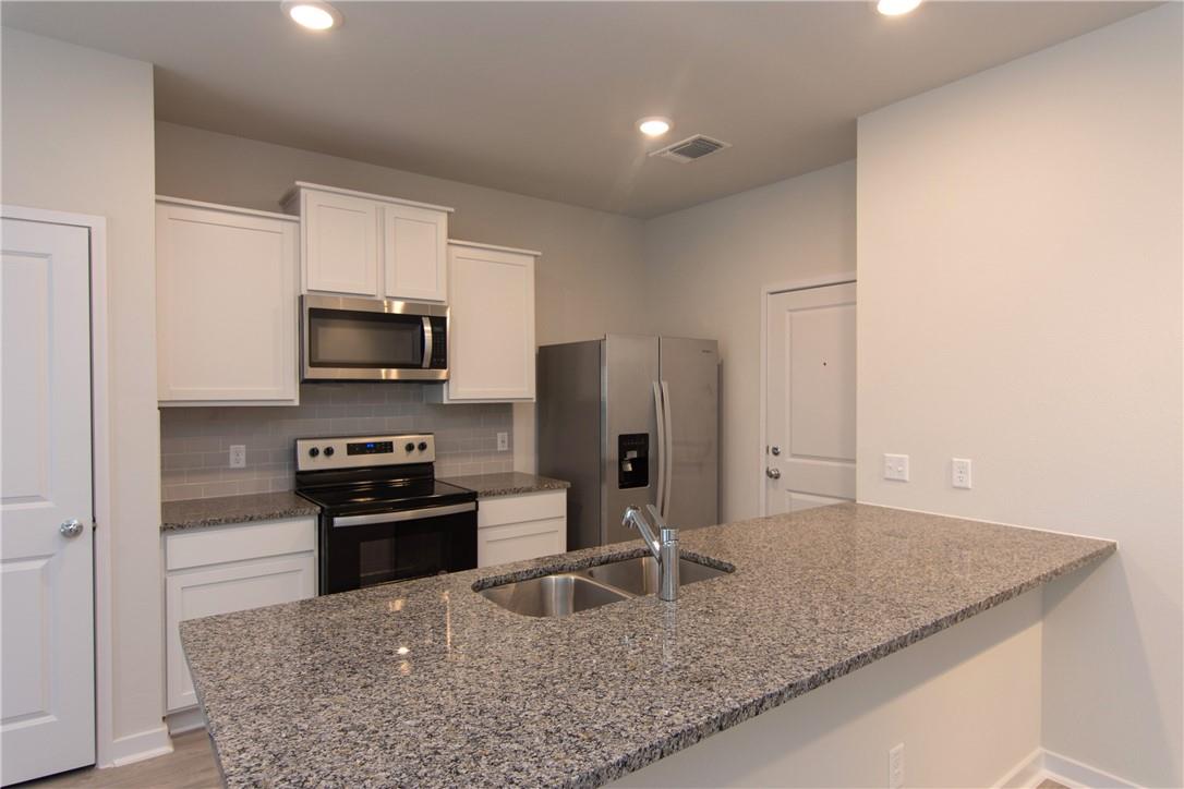 605 N West South St St # 391, Leander, TX 78641