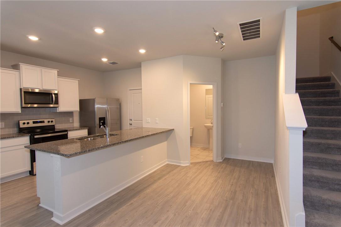 605 N West South St St # 391, Leander, TX 78641