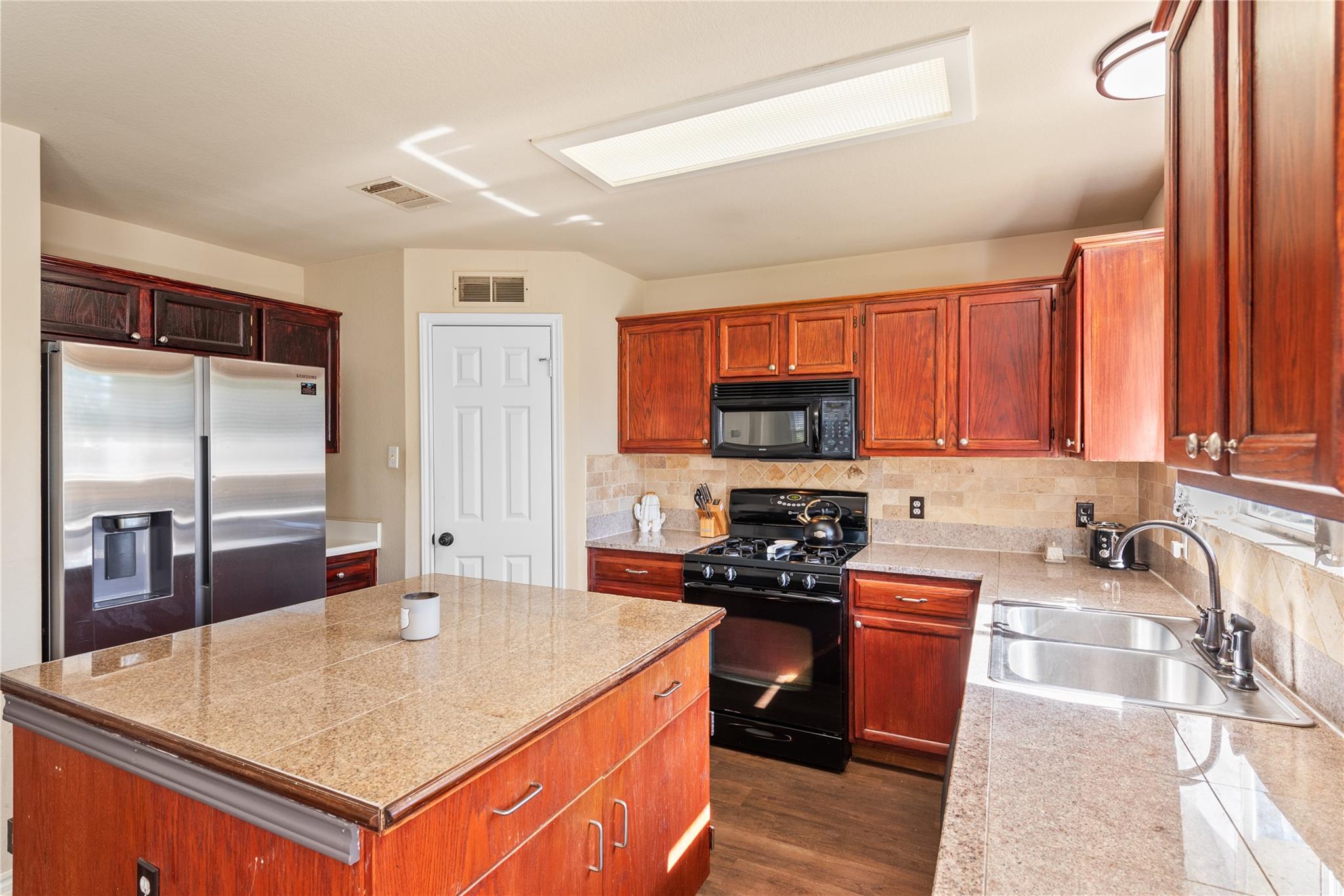 1111 Pathfinder Way, Round Rock, TX 78665