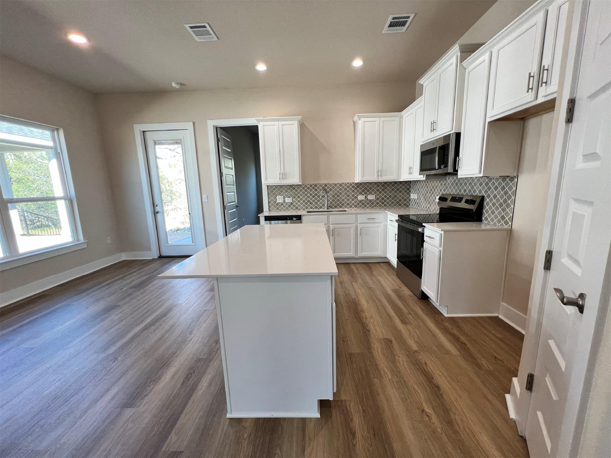 625 Birch Ln, Cottonwood Shores, TX 78657