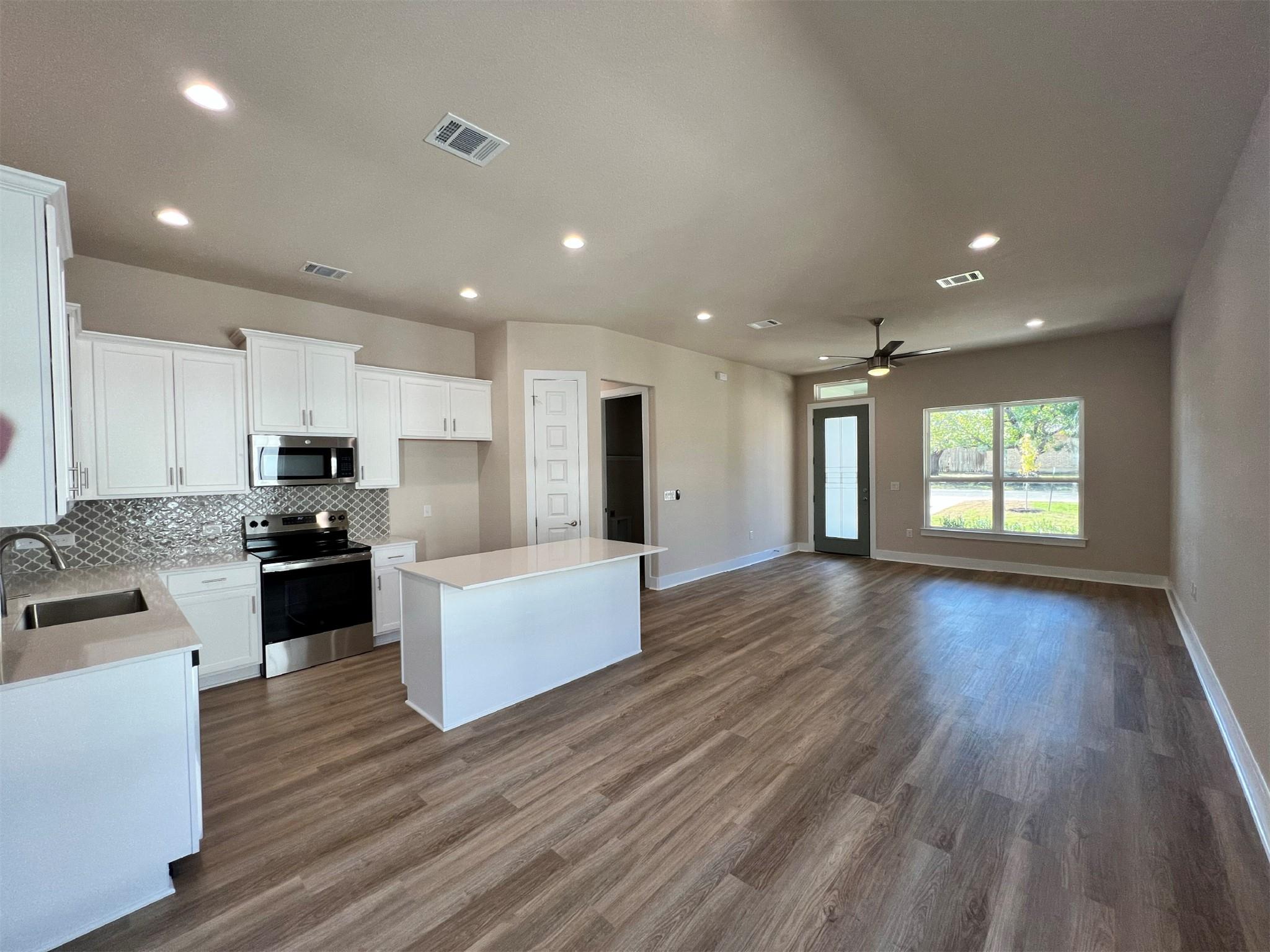 625 Birch Ln, Cottonwood Shores, TX 78657