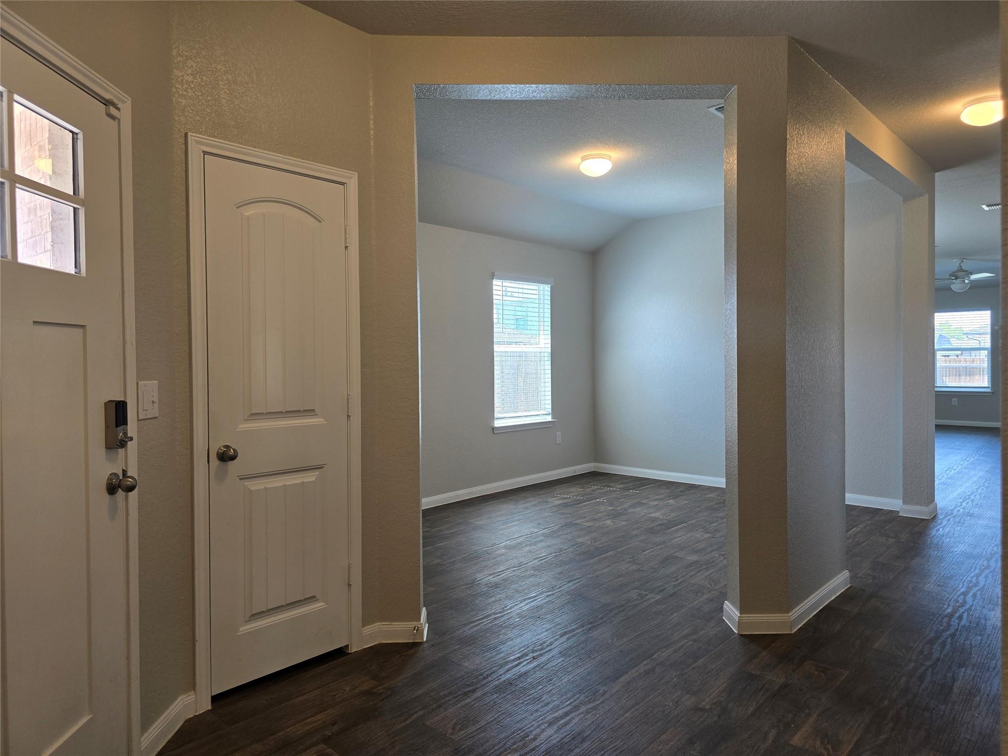 101 Stellamar Dr, Hutto, TX 78634