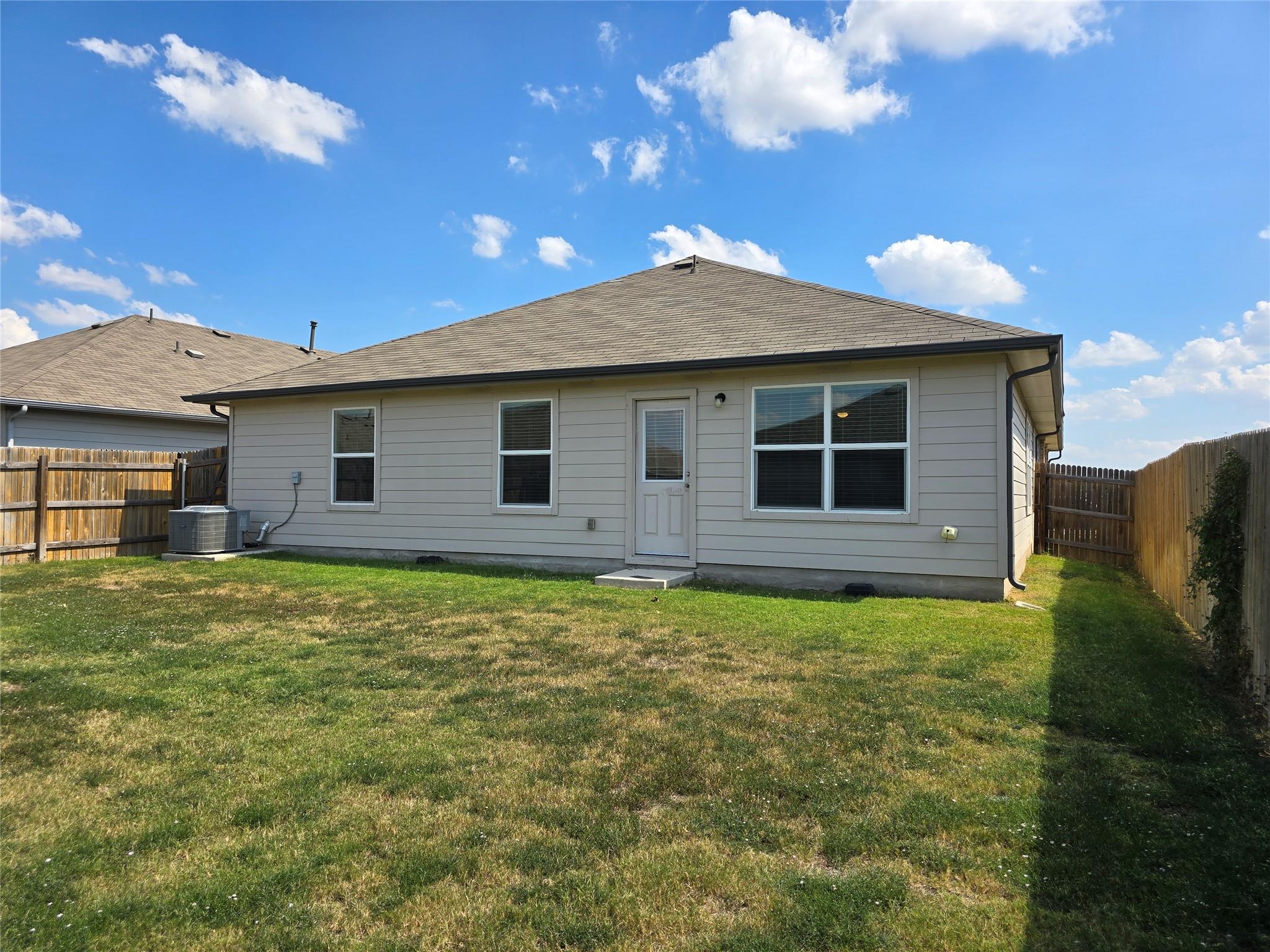 101 Stellamar Dr, Hutto, TX 78634