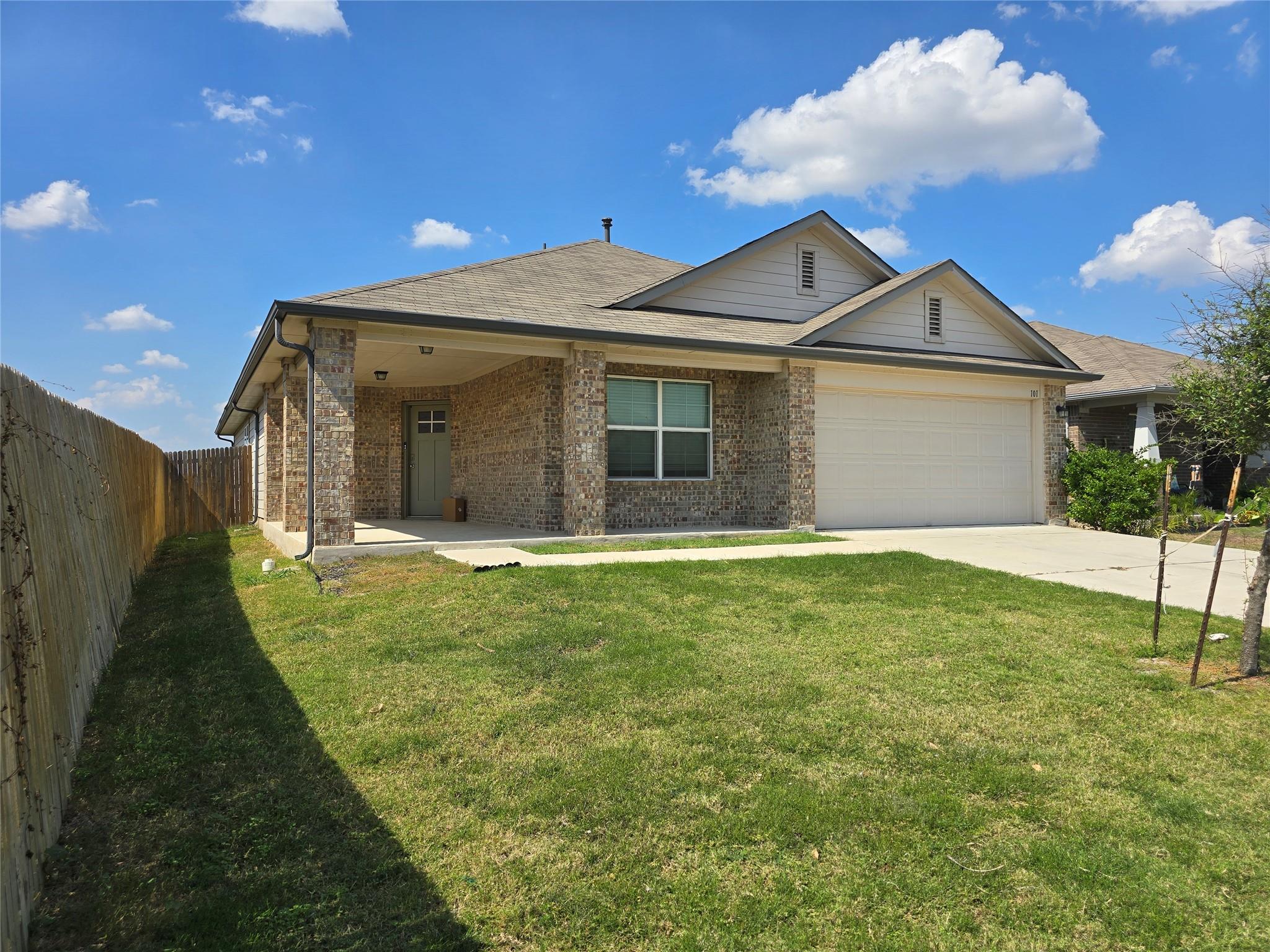 101 Stellamar Dr, Hutto, TX 78634
