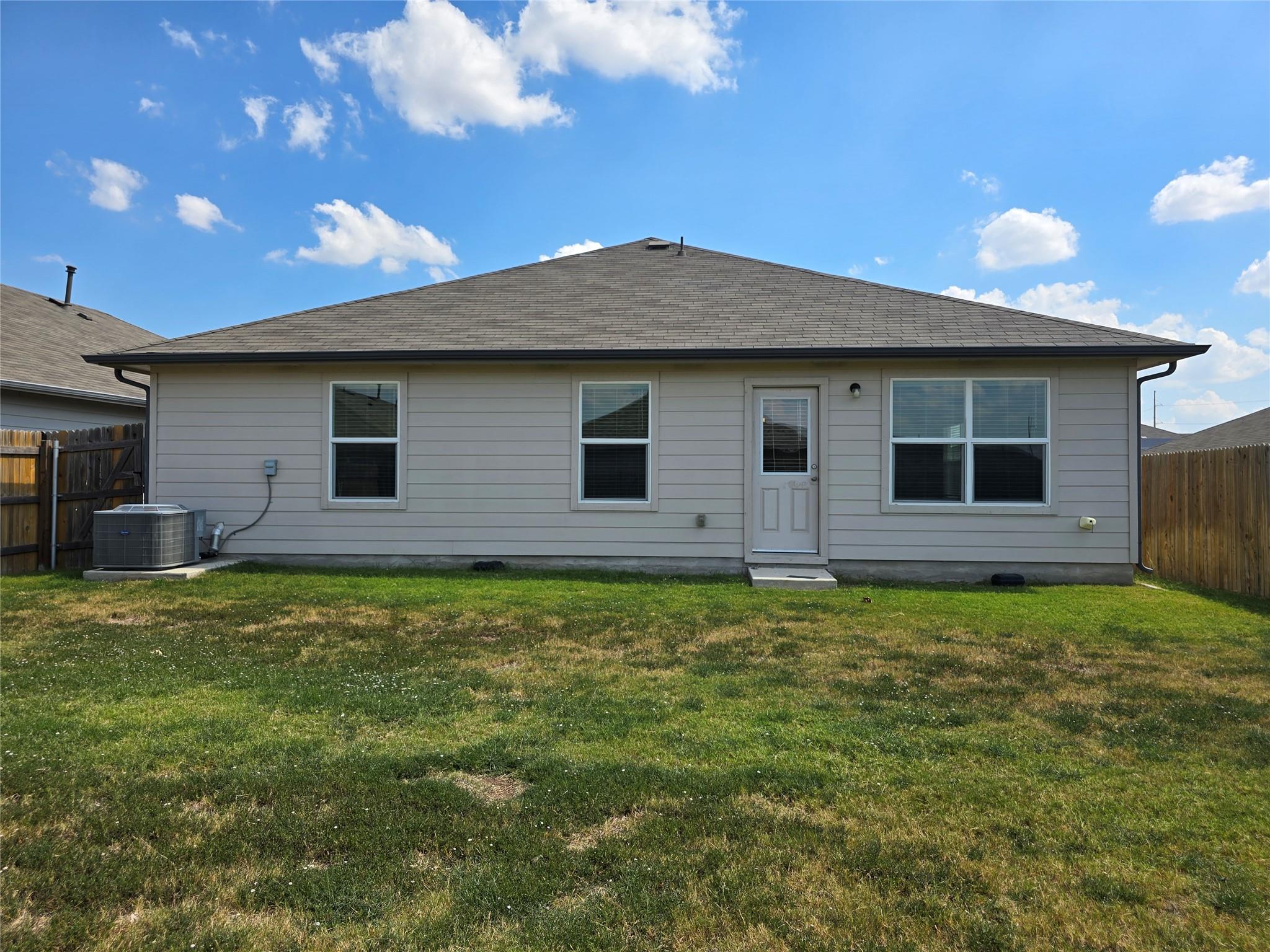 101 Stellamar Dr, Hutto, TX 78634