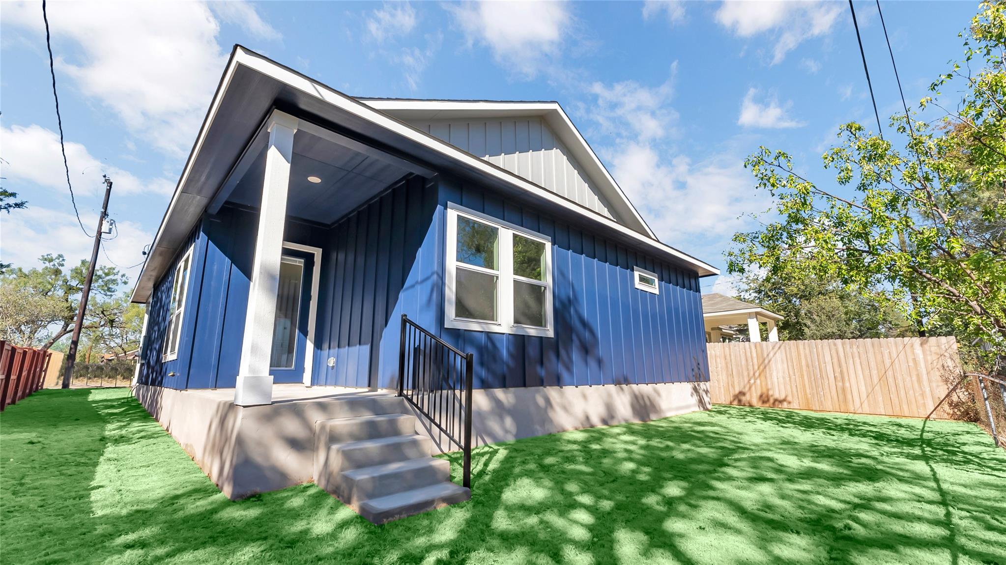 639 Magnolia Ln, Cottonwood Shores, TX 78657