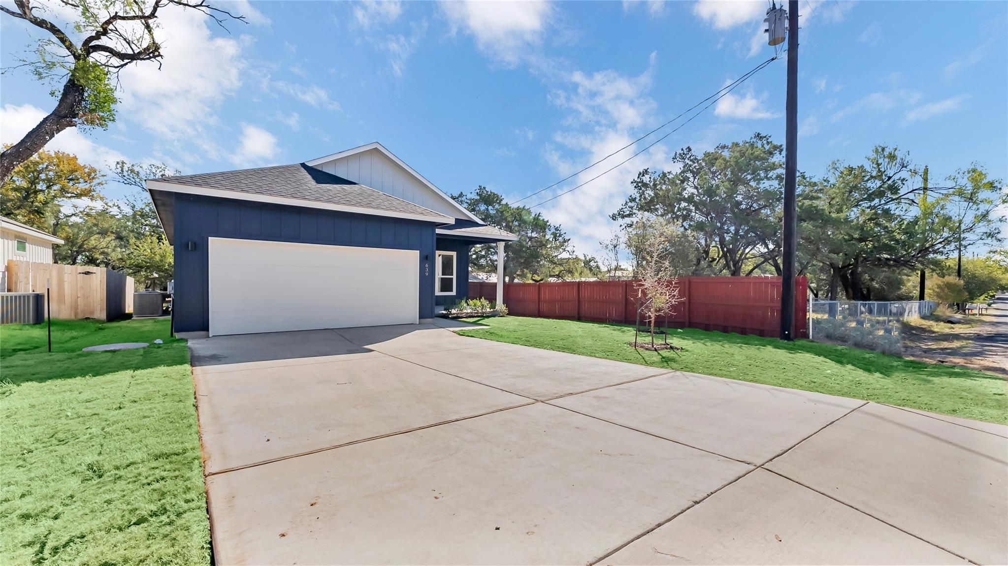 639 Magnolia Ln, Cottonwood Shores, TX 78657