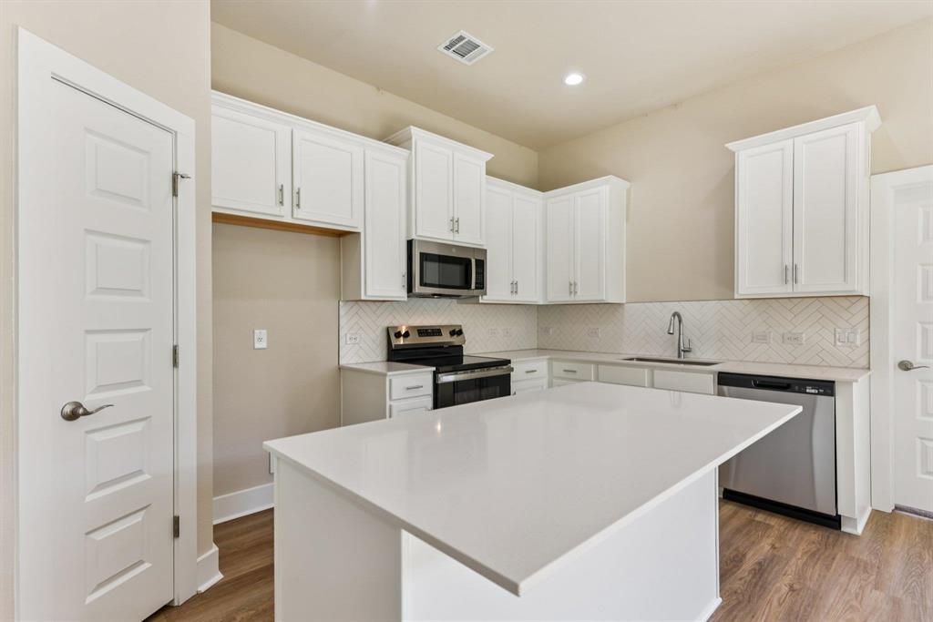 639 Magnolia Ln, Cottonwood Shores, TX 78657